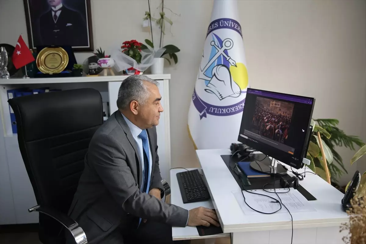 Prof. Dr. Bülent Kent, Yılın Kareleri Oylamasında 112 Fotoğrafı İnceledi