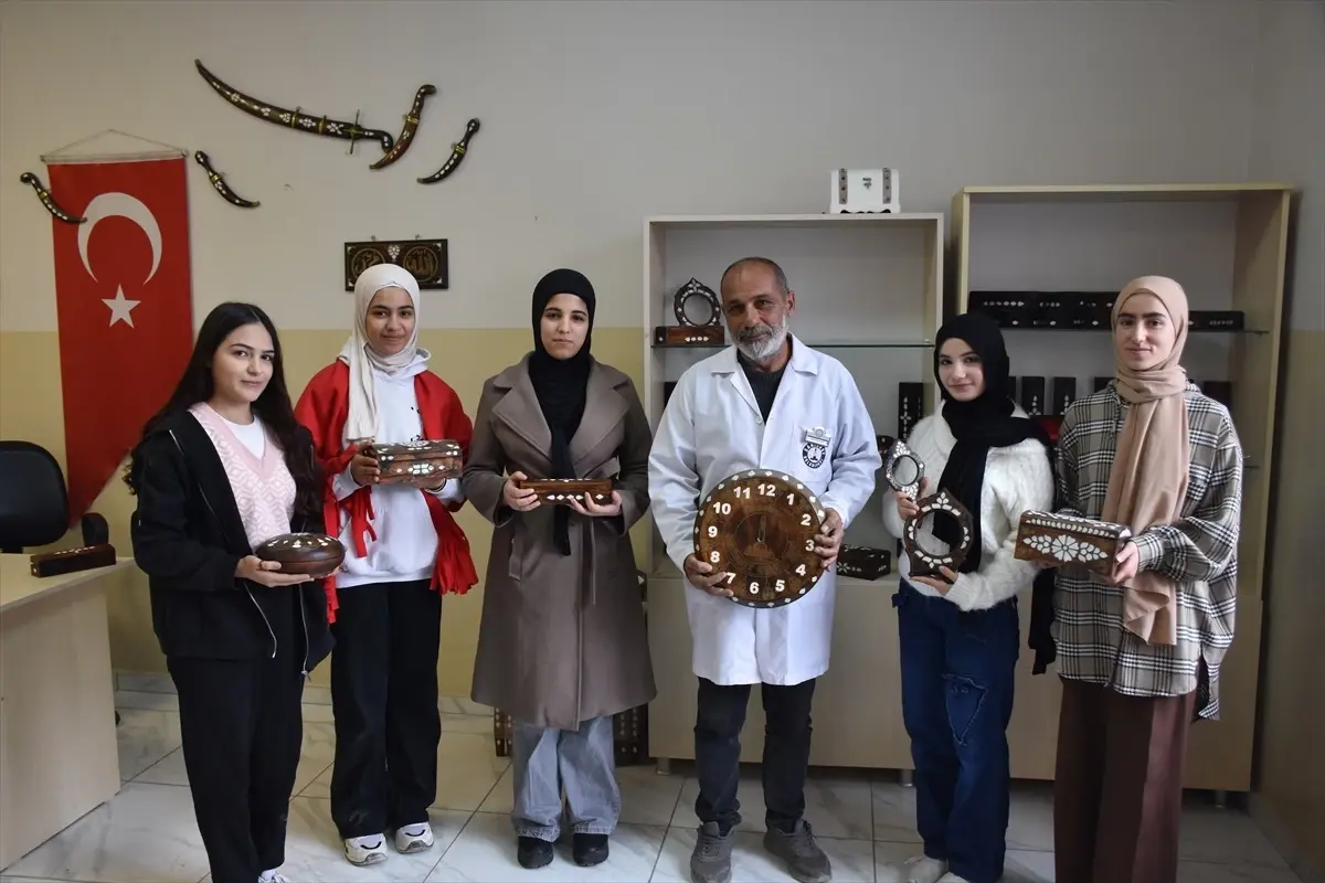 Gaziantep Kadınları Sedef İşlemeciliği Atölyelerinde Geleneksel Sanatı Yeniden Canlandırıyor