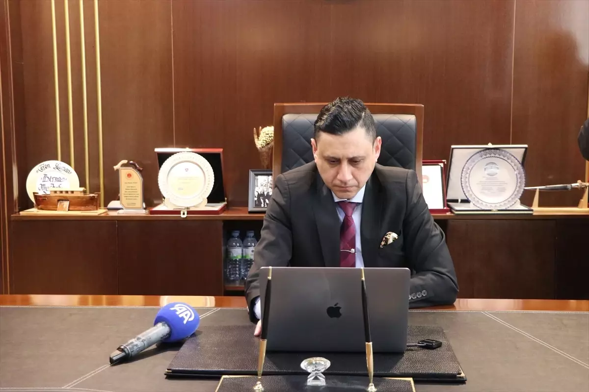 Mustafa Özden'den 2025 Yılının En Önemli Fotoğraflarıyla "Yılın Kareleri" Oylamasına Katılım