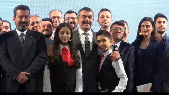 Tekin bakan proje kapsamında şehirdeki öğrenme serüvenine katıldı