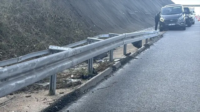 Kaza bölgesindeki polis ekipleri