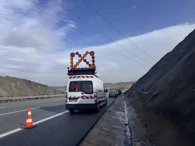 Kaza sonrası inceleme yapan jandarma