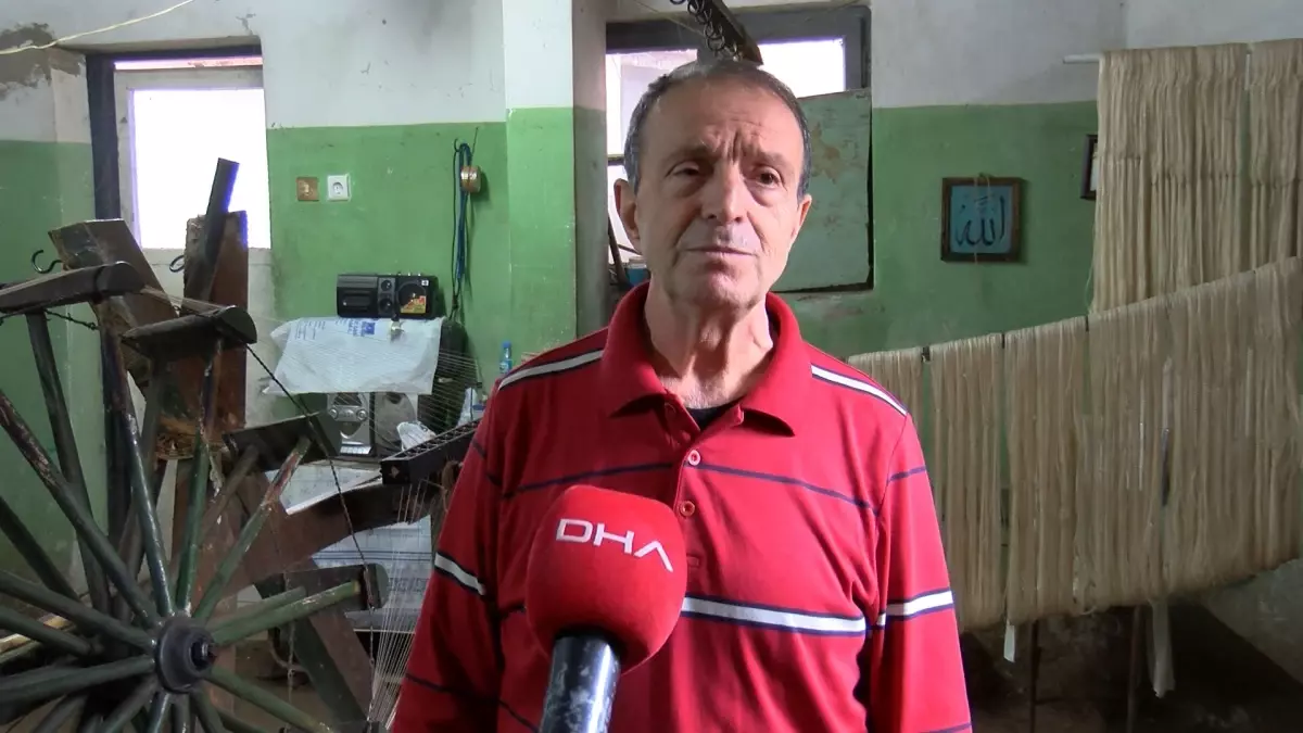 Bursa’nın 60 Yaşındaki Ustası, Günlük 20 Kilometre Koşarak Ham İpek Üretiyor