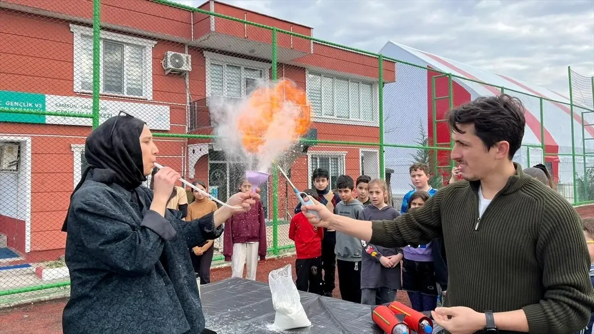 Salıpazarı Gençlik Merkezinde Fen Etkinliği Gençleri Bilimle Buluştu