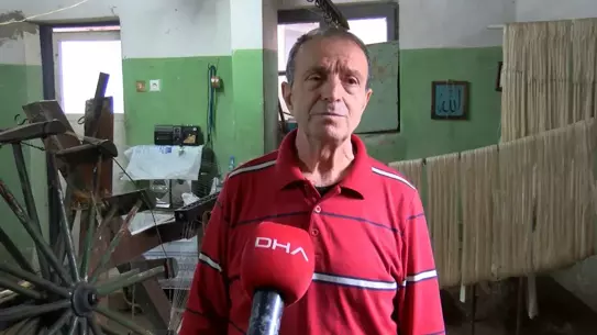 Koşarken ipek ipi hazırlayan usta