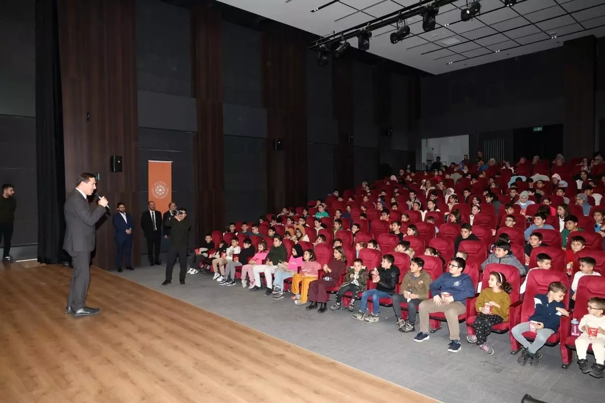 Başkan Kılca, Okula Bir Sanat Mola ile Çocukların Yüzünü Güldürdü