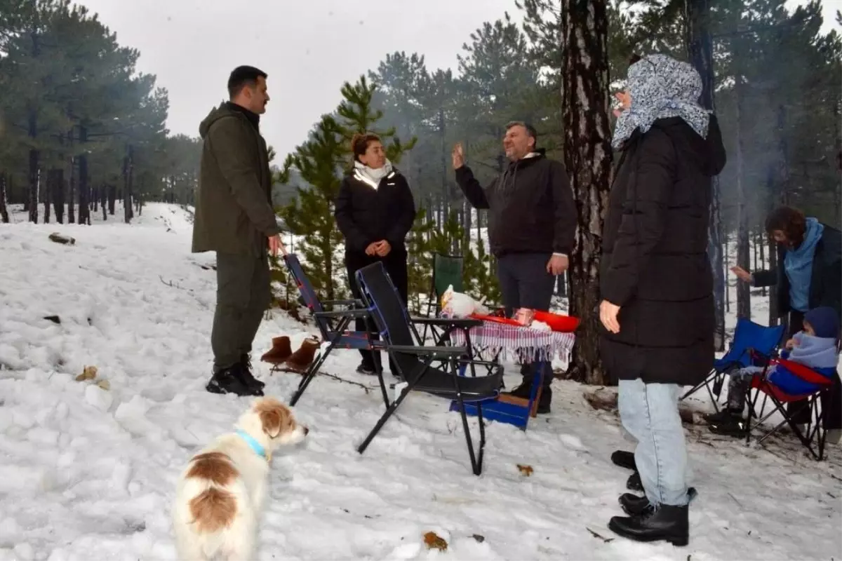 Köyceğiz'de Kar Yağışıyla Gelen Buzlu Eğlence