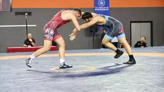 Güreş müsabakalarından bir an