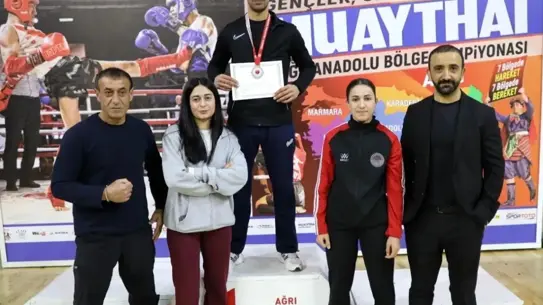 Şampiyona töreninde Elazığlı sporcular