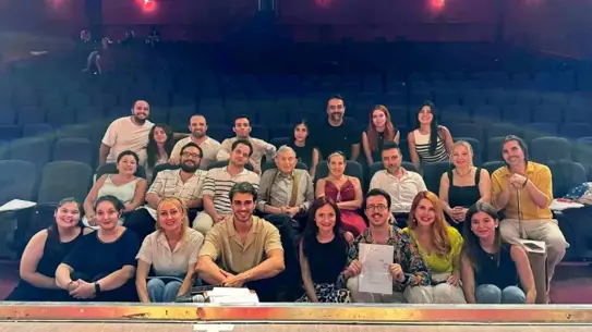 Haldun Dormen'in son prodüksiyonundan sahne görüntüsü