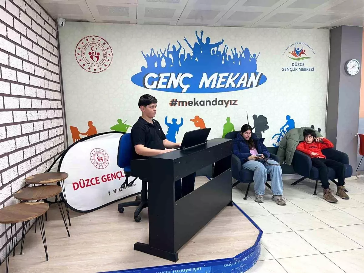 Düzce Gençlik Merkezi'nde Gençlerin Piyano Performansları Şehrin Rüzgarı Oldu