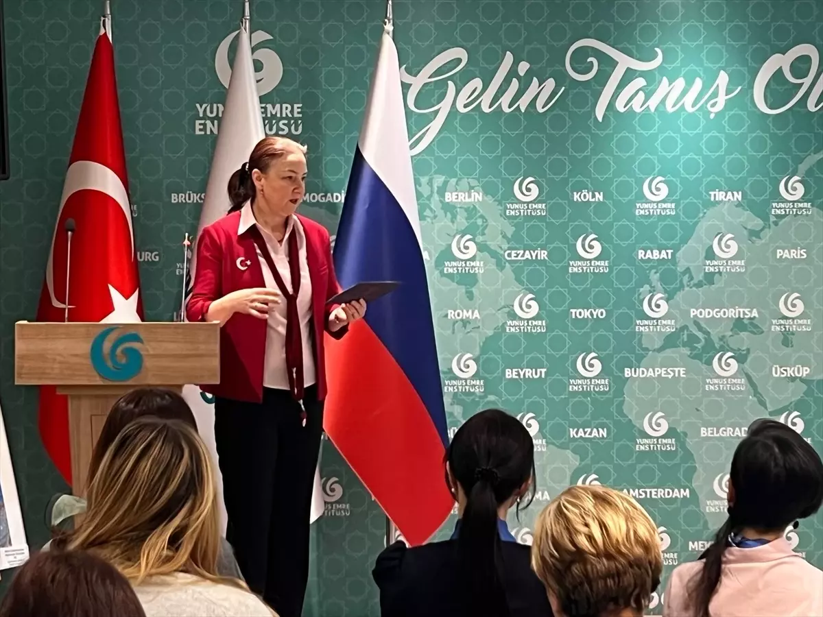 Moskova’da Türk Ebru Sanatı, Rus Diplomatların Eşlerine Tanıtıldı