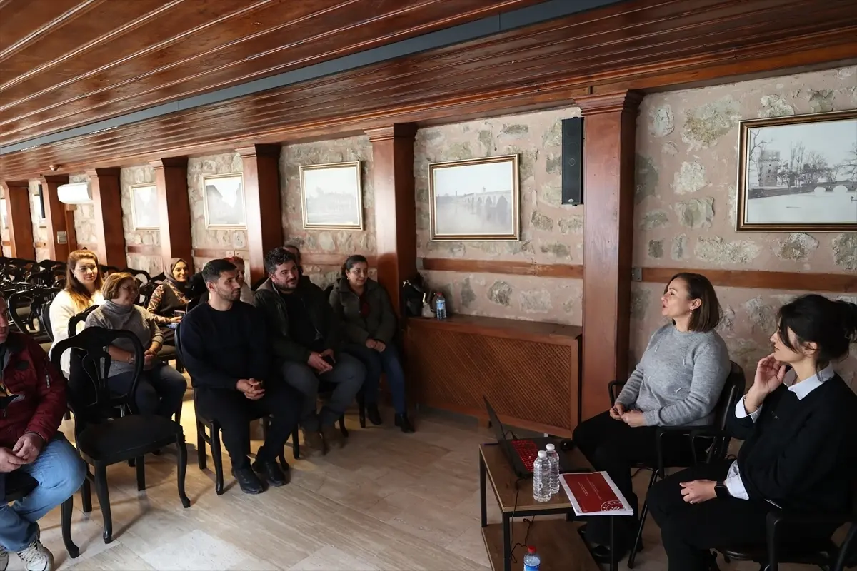 Edirne'deki Osmanlı Mezarlık Taşları Tarihe Işık Tutuyor