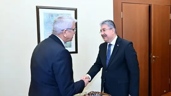 Vali Erdinç Yılmaz ve gümrük heyeti bir arada