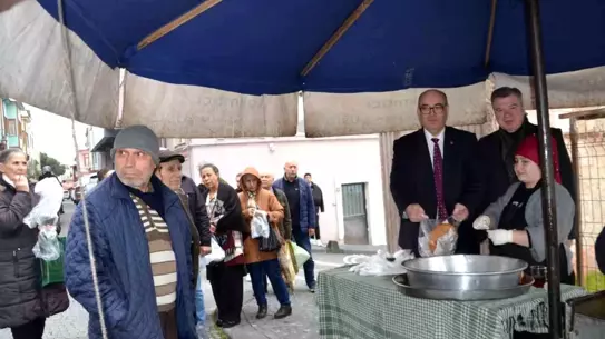 Şehitler için düzenlenen mevlit ve lokma dağıtımı