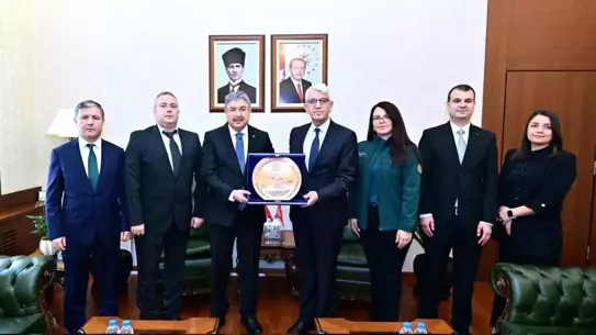 Gümrük Müdürü Bayraktar ve Eskişehir Valisi Yılmaz'ın resmi fotoğrafı