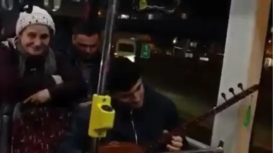 Eminönü‑Arnavutköy Otobüsünde Sazlı Canlı Performans