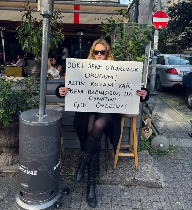 Hayal Köseoğlu pankart fotoğrafı 2