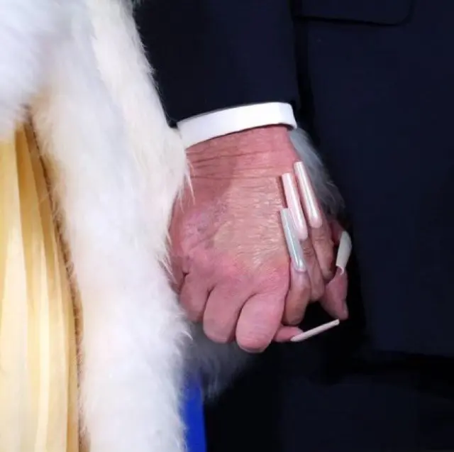 Sahne dekorasyonu ve ışıklar