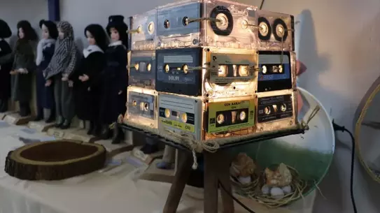 Atölyede sergilenen el işi ürünler