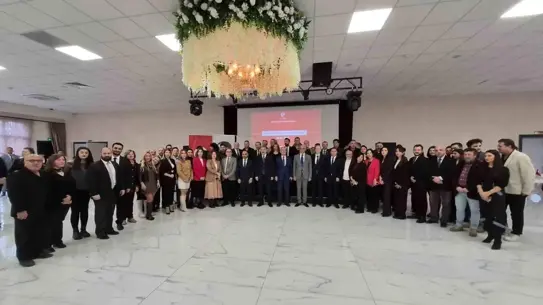 Vali Dr. Erdinç Yılmaz basın toplantısında konuşma yapıyor