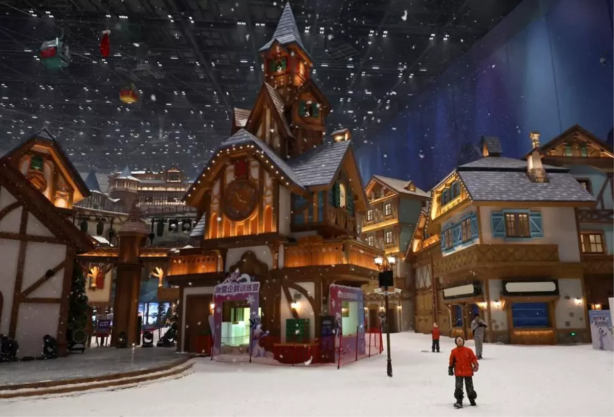 Şanghay’da Kapalı Buz ve Kar Dünyası Yoğun İlgi Görüyor