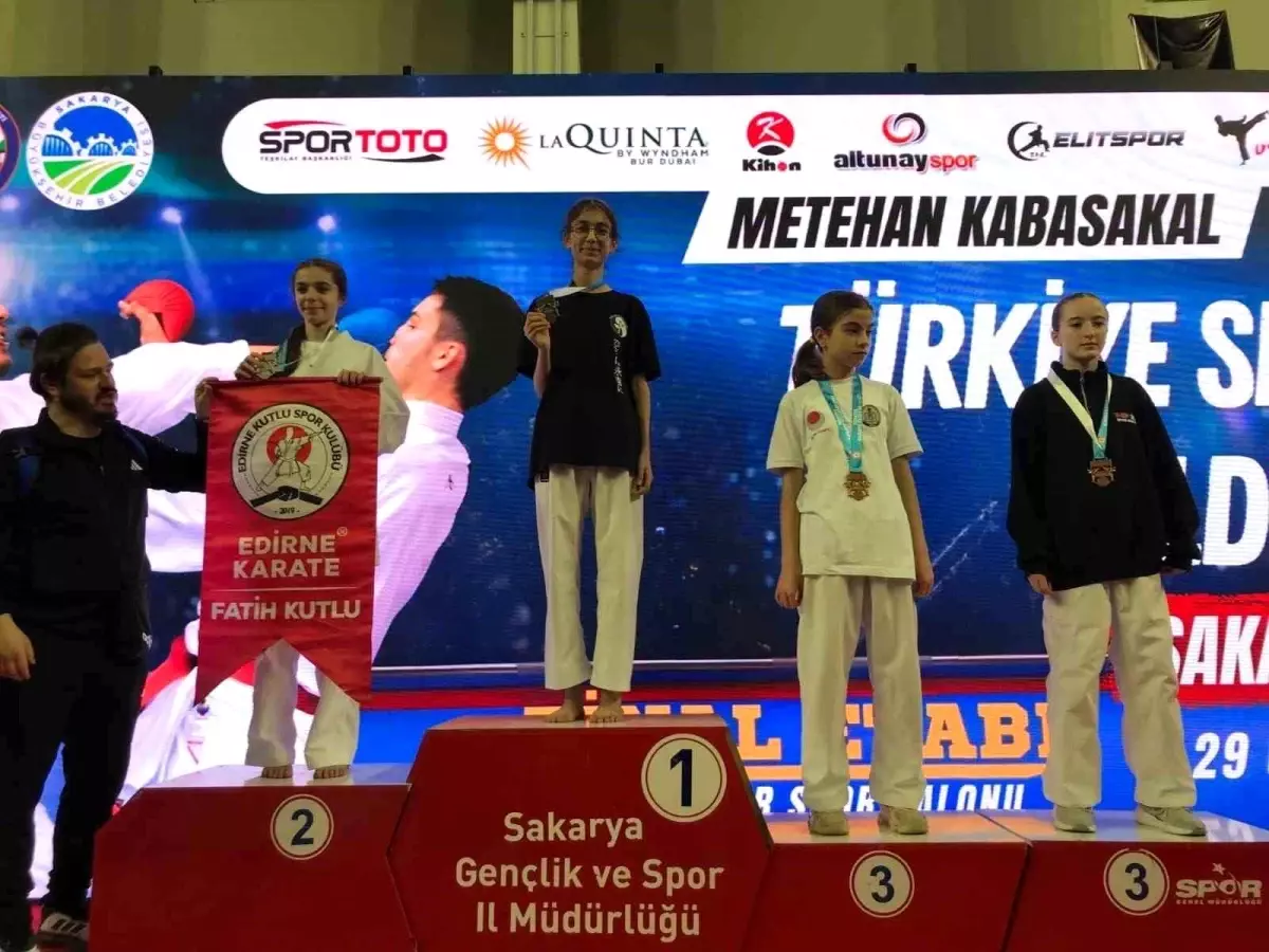 Bingöl'ün Karate Şampiyonasında 8 Sporcu 8 Madalya Kazandı