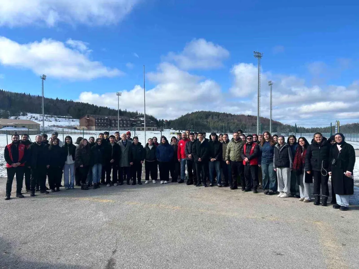 Gençlik Kış Kulübü'nden Doğa Yürüyüşü ve Kayak Rüzgarı