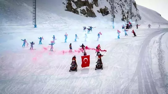 Kayak ve snowboard yarışları sırasında sporcular