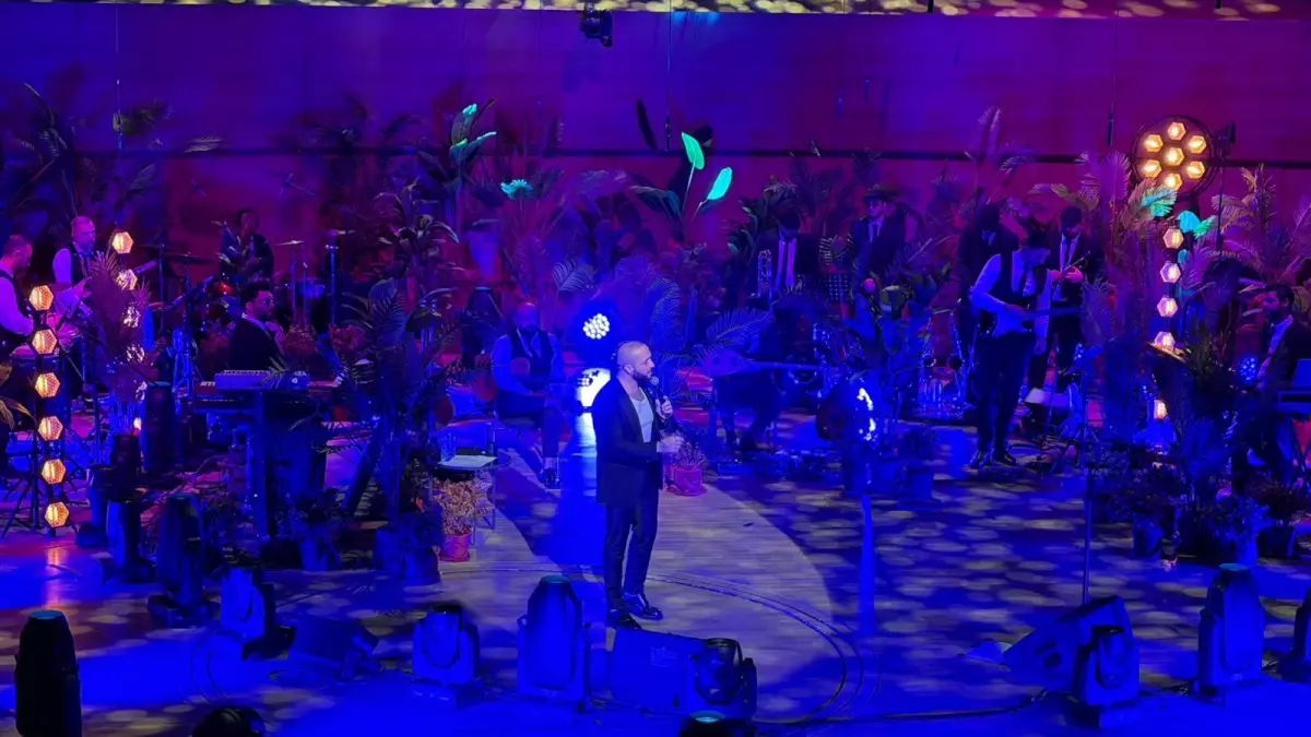 Berkay, 'Evdeiz Dede' Projesiyle Ankara CSO’da Büyüleyici Bir Performans Sergiledi