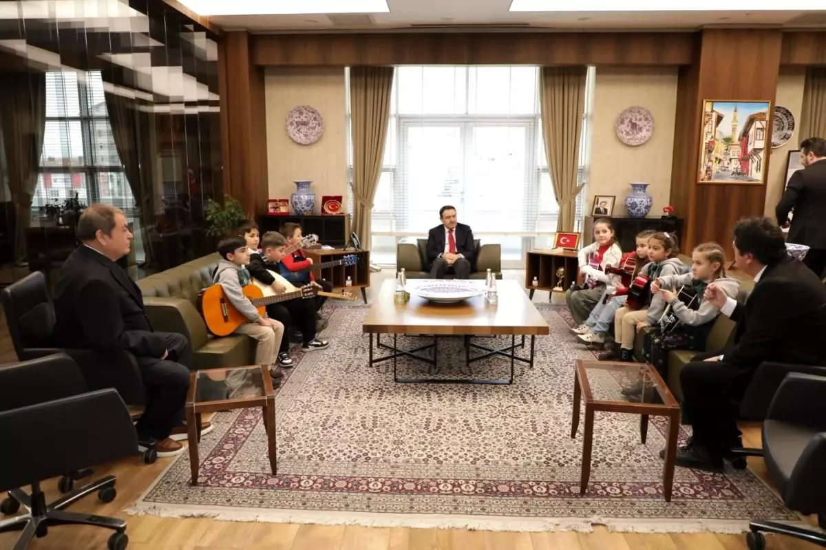 Kütahya Valisi Musa Işın, Müzik Topluluğunu Destekledi