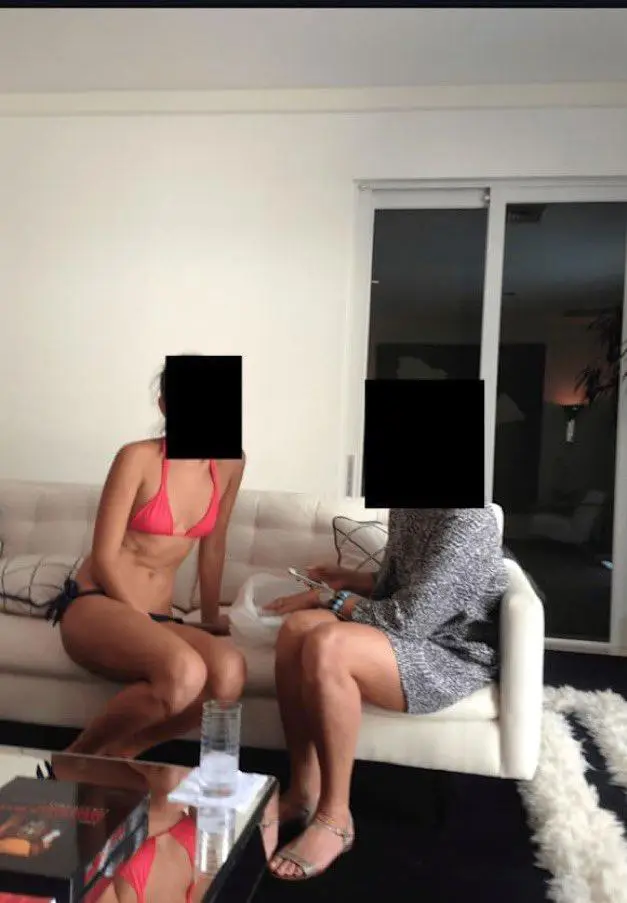 Prenses ve Epstein birlikte otururken