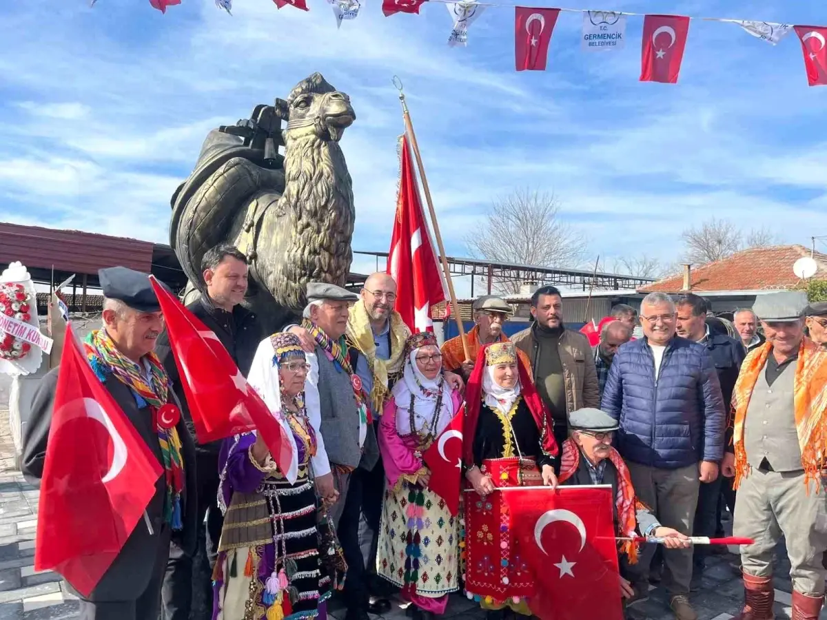Turanlar Mahallesi'nde Devecilik Mirasını Yaşatan Yeni Deve Heykeli Açıldı