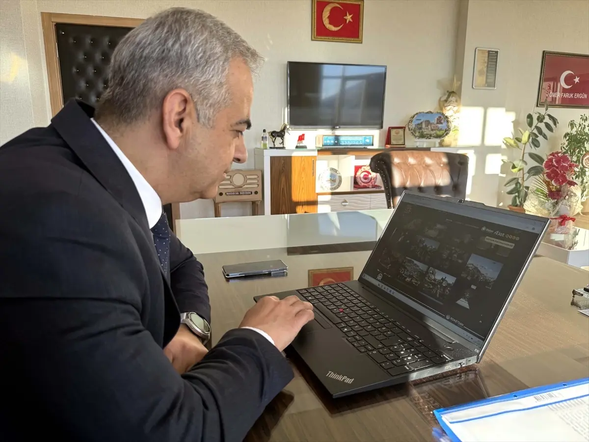 Elazığ İl Müdürü Ömer Faruk Ergün, AA 2025 Fotoğraf Yarışması’nda Oy Kullanarak Kategorileri Belirledi