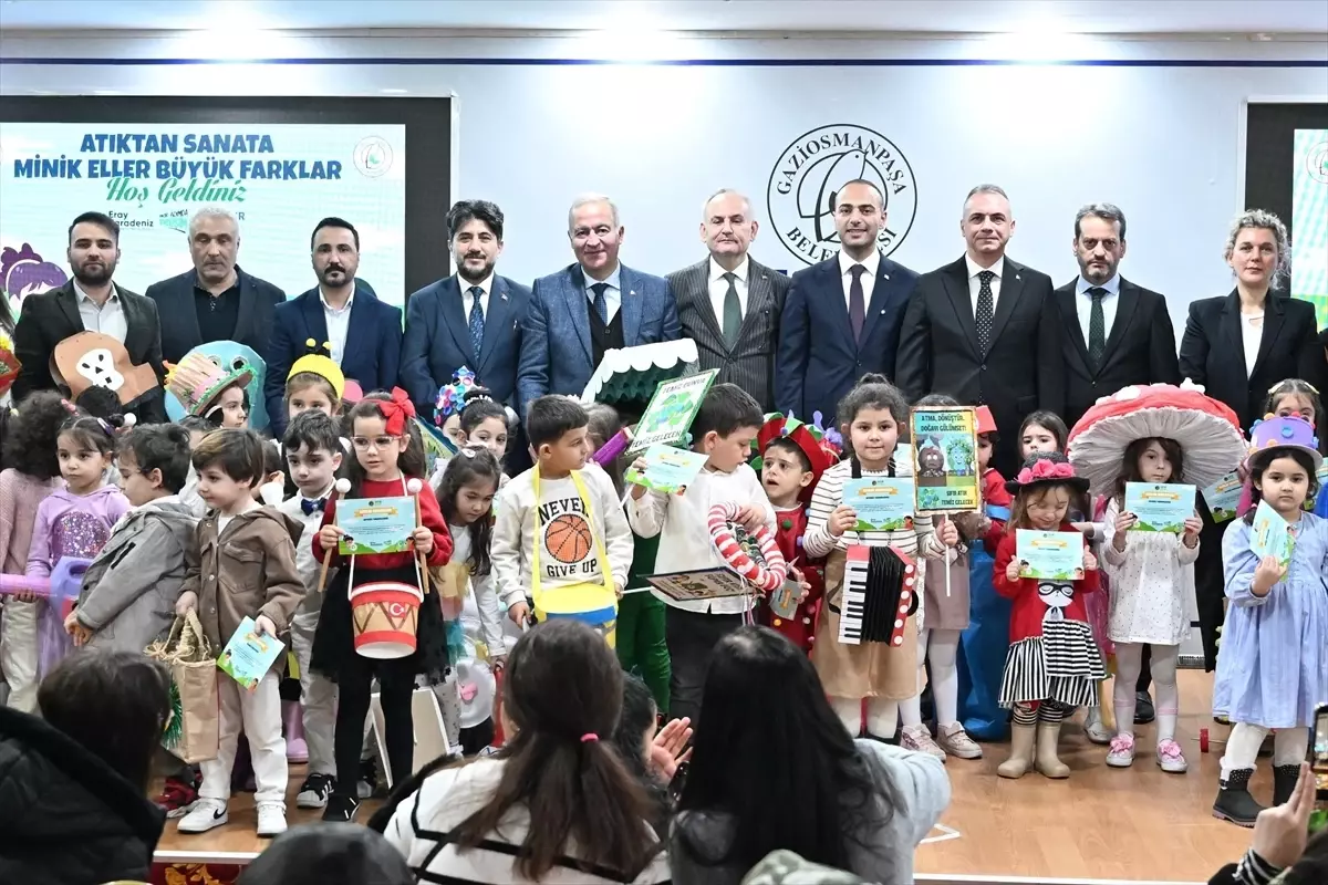 Gaziosmanpaşa’da Çocuklar Atıkları Sanata Dönüştürerek Şaşırtıcı Tasarımlar Yaptı