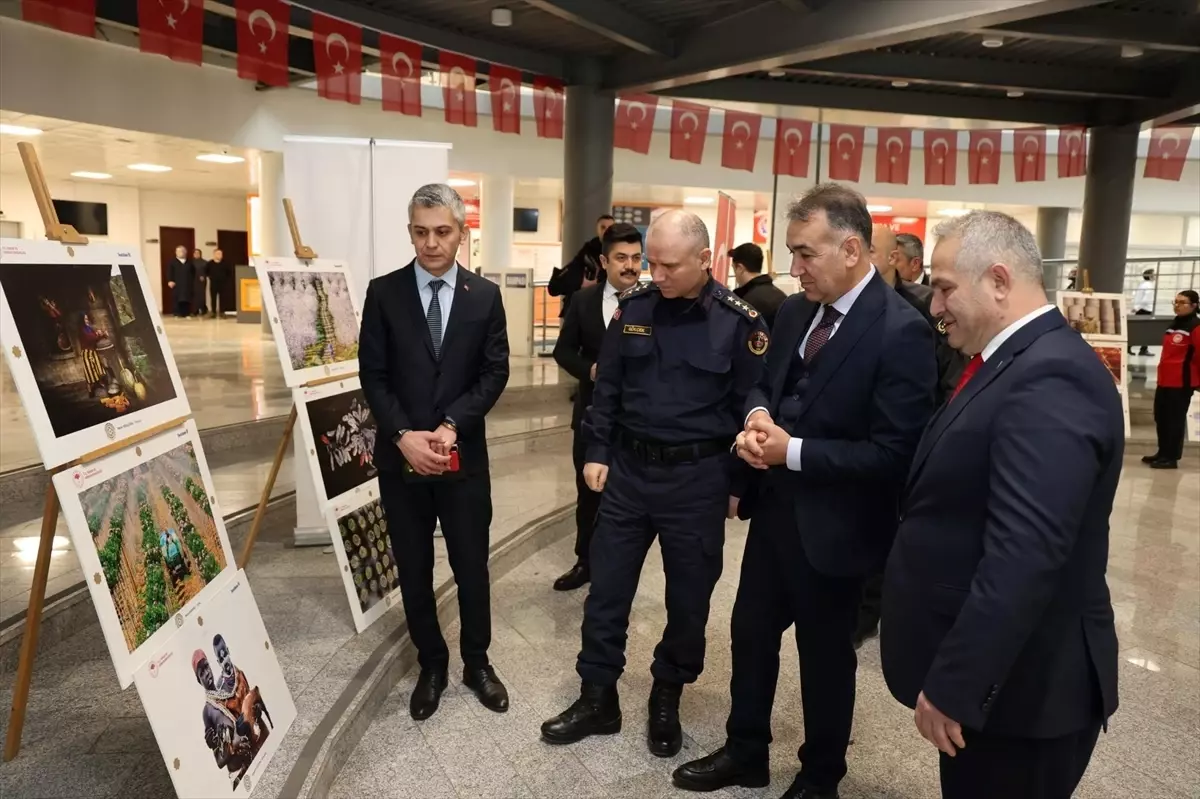 Vali Oktay Çağatay’dan Uluslararası Tarım ve Orman Fotoğraf Sergisi Ziyareti