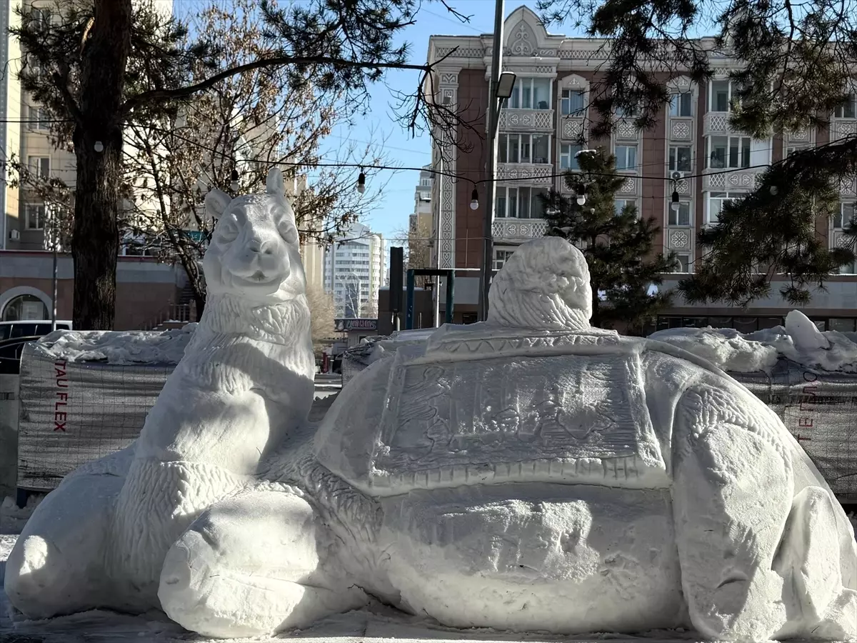 Kazakistan’da Bir Hizmetlinin Kış Masalı: Şaymerdenov’un Buzdan Heykelleri