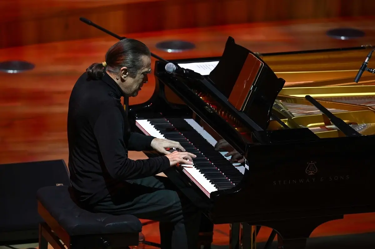 Fahir Atakoğlu'nun Caz Büyüsü CSO Ada Ankara’da Sahne Aldı