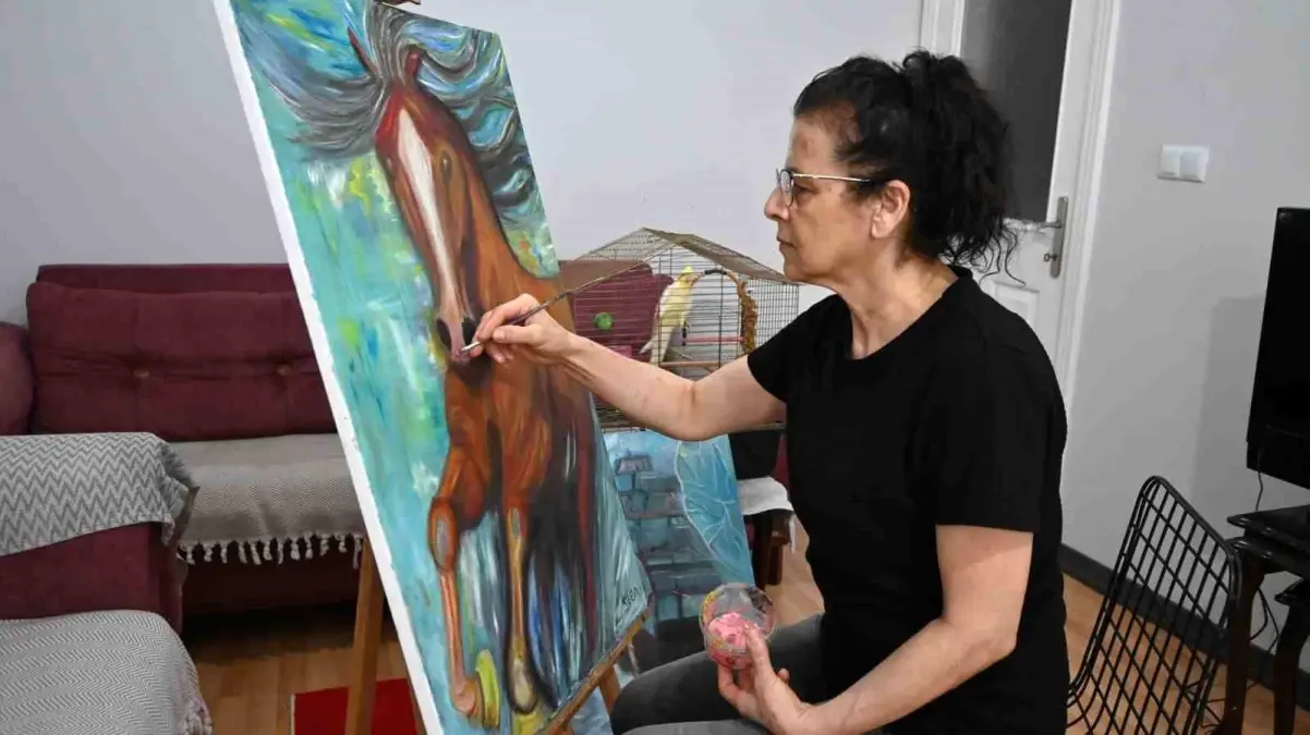 Deprem Sonrası Tuvaliyle Umudu Yeniden Çizen Ressam Ayten Cömert'in Hikayesi