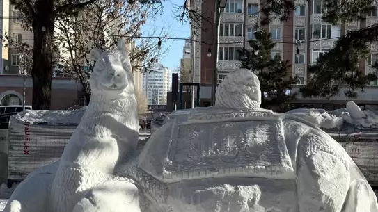 Kardan heykel detayı