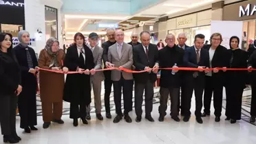 El emeği sergisinde gösterilen bir dantel örneği