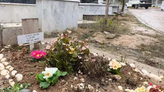 Mersin’de Yaşamını Yitiren Ödüllü Keman Sanatçısı Laçin Akyol’un Mezarı Başında Anma Töreni