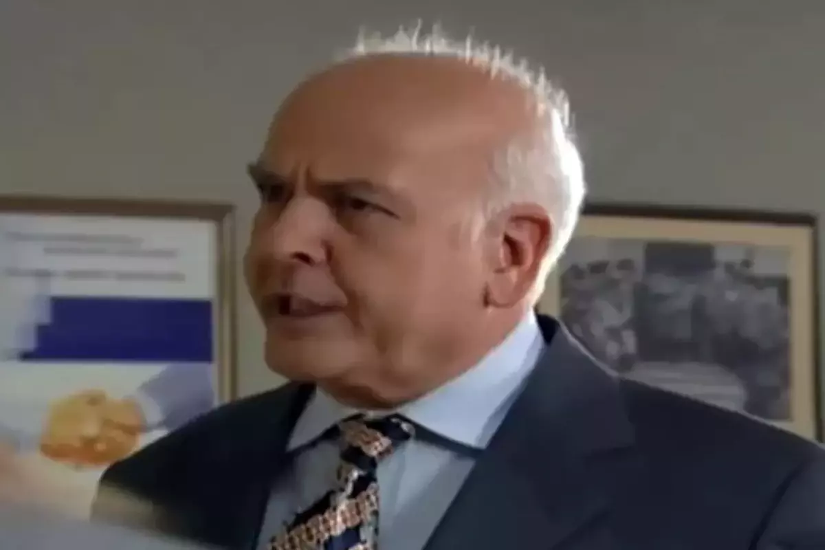 Arka Sokaklar'ın Vedat Müdür'ü Taksim'deki Huzurevinde Yaşarken Setlere Dönmek İstiyor