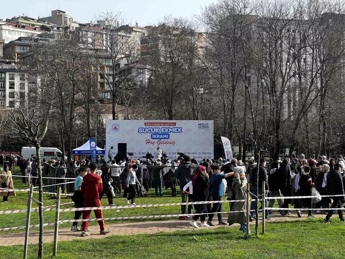 Kağıthane'de 30 Bin Vatandaşa Lezzetli Sucuk Ekmek İkramı