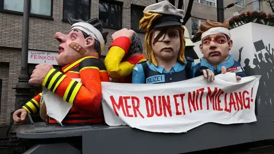 Almanya’nın Ren Nehri Şehirlerinde Renkli Karnaval Festivali