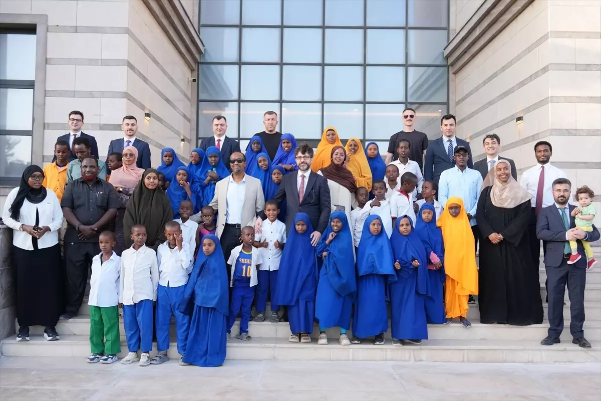Somali'de İşitme Engelli Çocuklar İçin Yasın Vakfı ve Türkiye Büyükelçiliği'nden Özel Film Gecesi