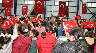 Diyarbakır 7. Kolordu Bando Takımı Çukurca’da Coşkulu Performans Sergiledi