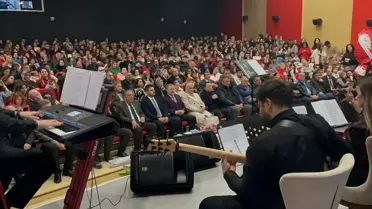 Niksar’da Öğretmenler Korosu, Kaymakam Perçi’nin Önderliğinde Coşkulu Performans Sergiledi