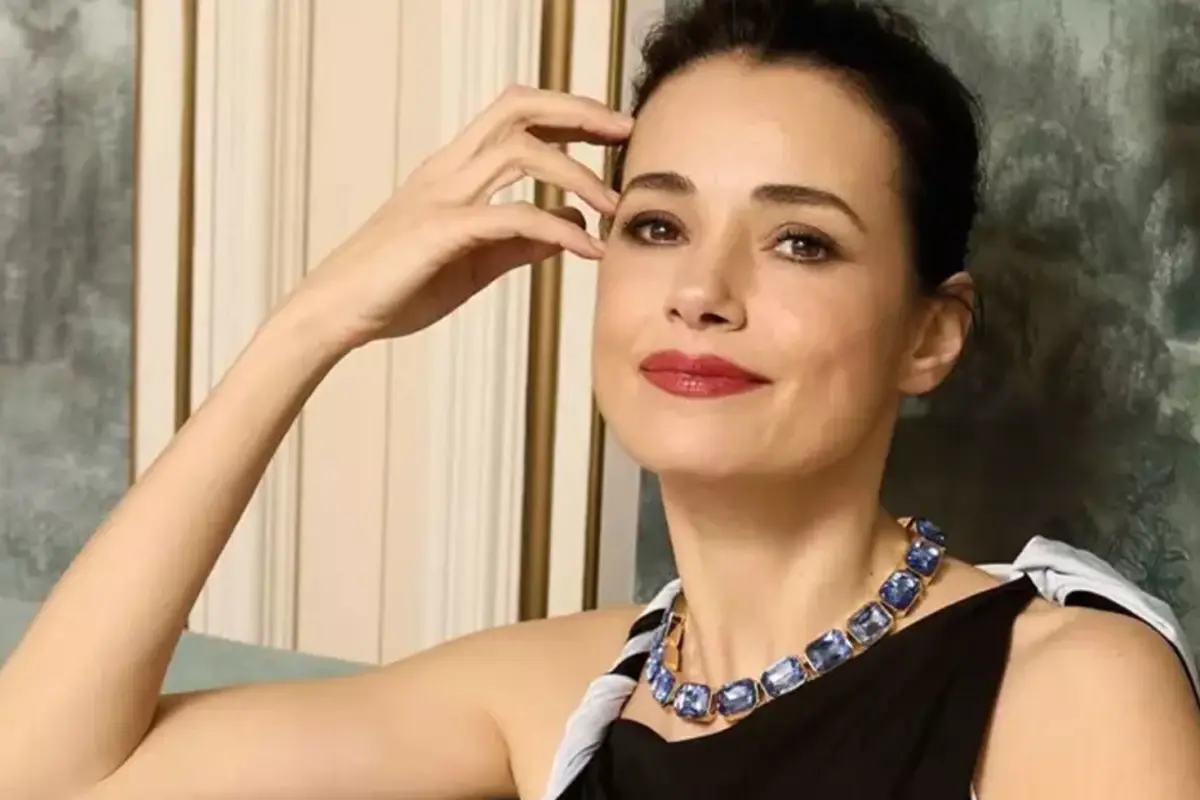 Özgü Namal'ın Berlin Film Festivali'nde Türkiye Yorumu ve 'Sarı Zarflar' Performansı Gündemde