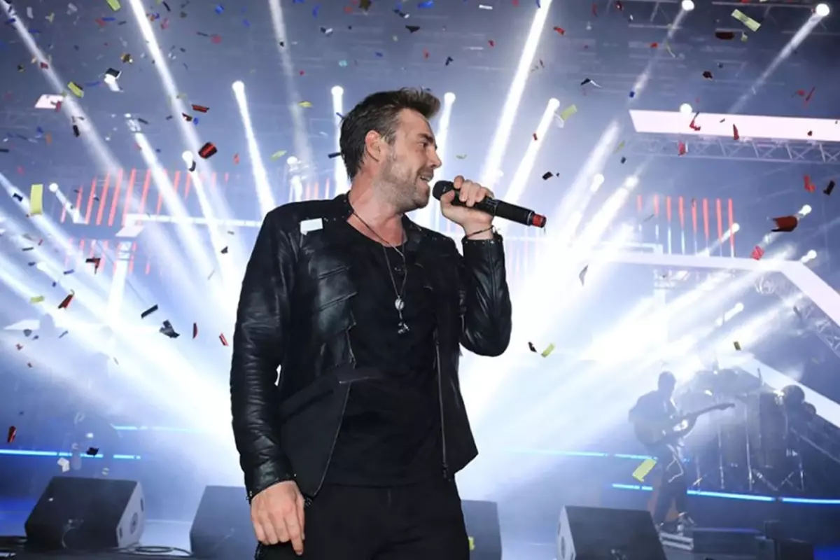 Murat Dalkılıç'ın Antalya konserindeki sürpriz anı annesini endişelendirdi